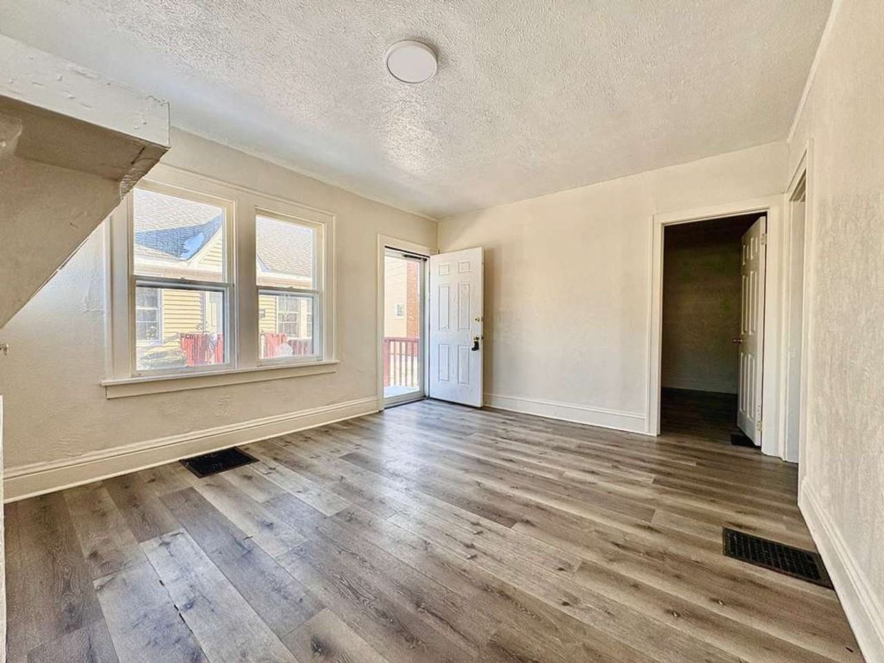 1503 Hermosa Pl - Photo 3 of 11