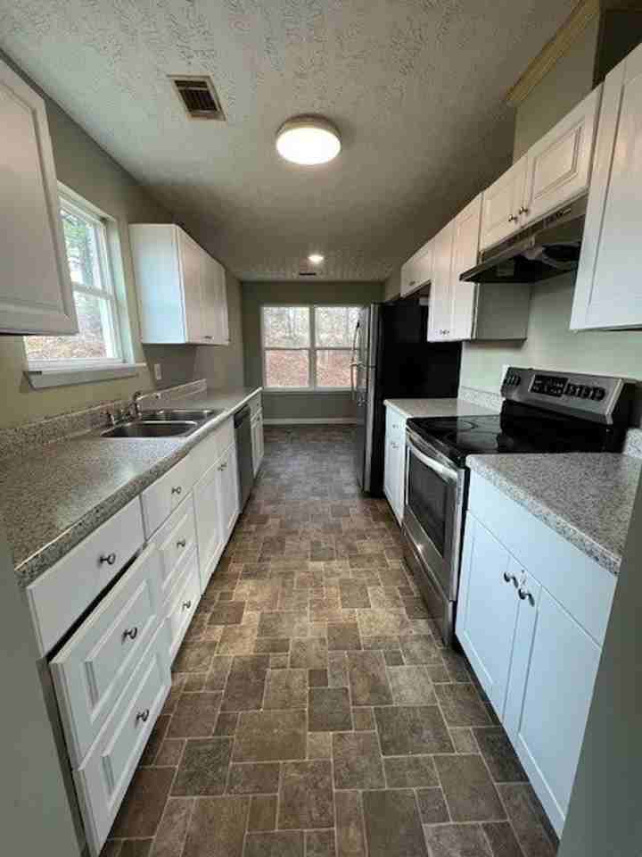 1213 Northview Ext - Photo 3 of 12