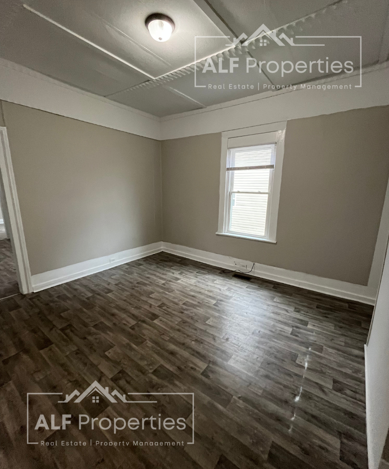 220A Walnut St - Photo 7 of 8