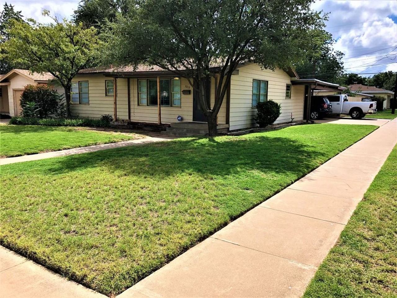 3019 42nd St - Photo 2 of 12