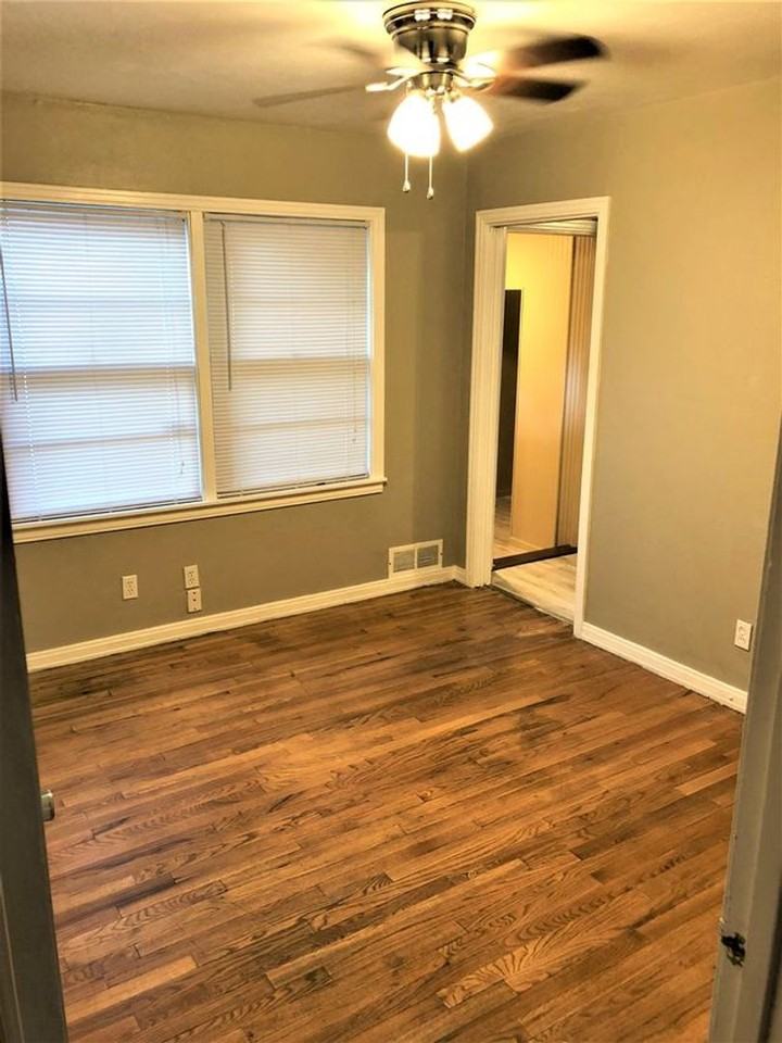 3019 42nd St - Photo 5 of 12