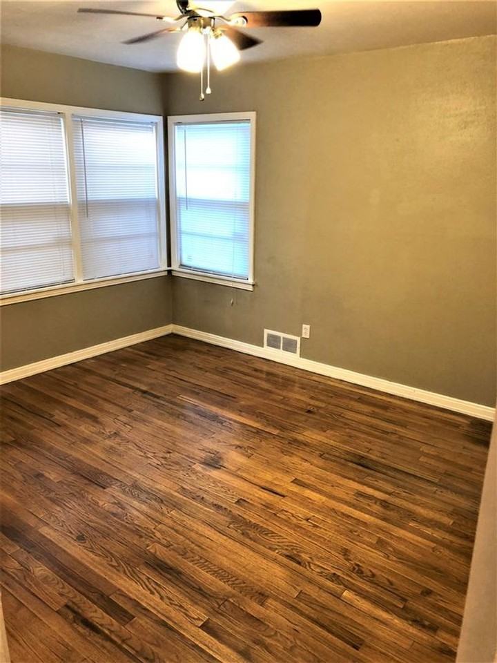 3019 42nd St - Photo 6 of 12