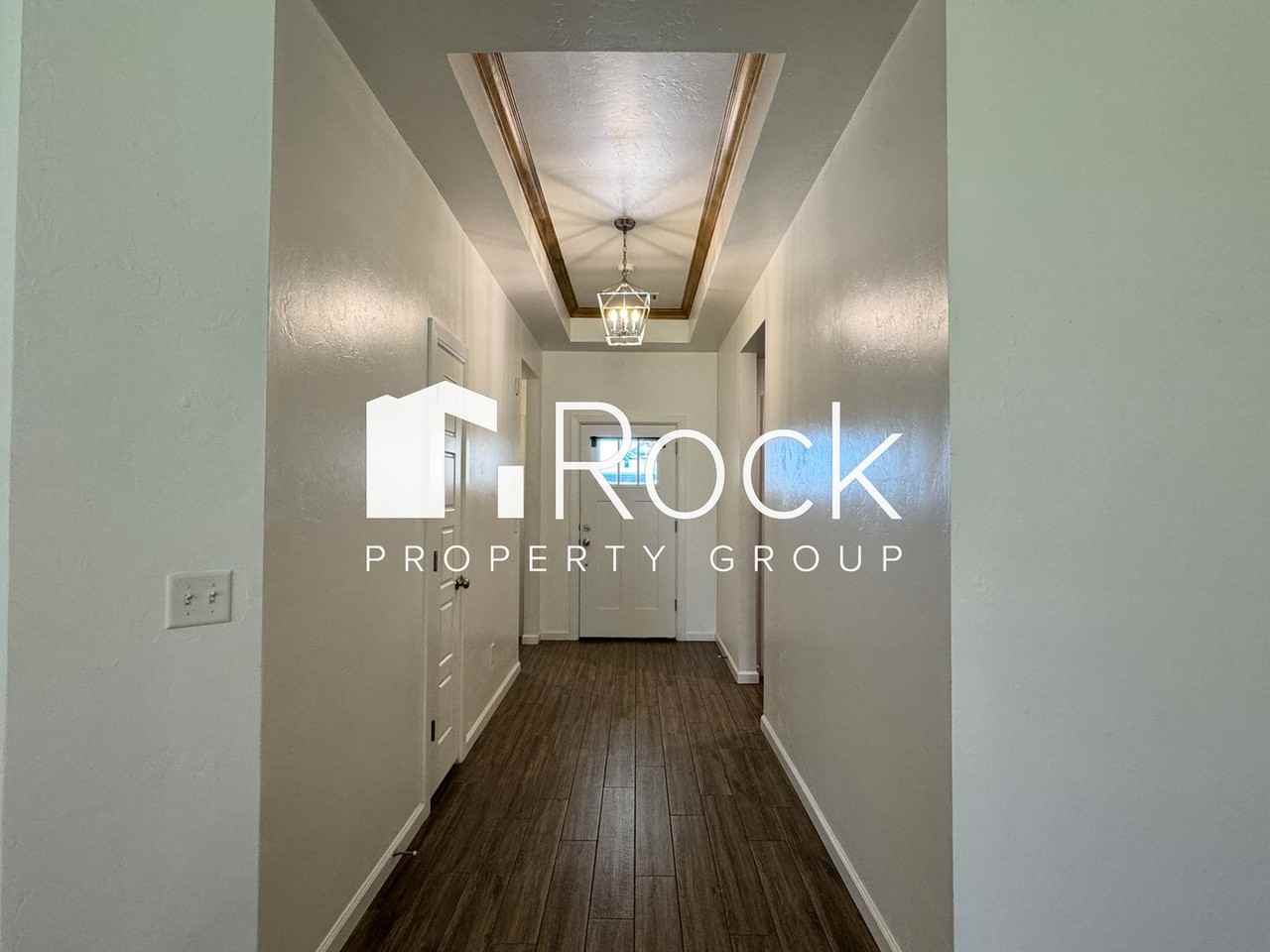 1111 Magnolia Dr - Photo 3 of 30