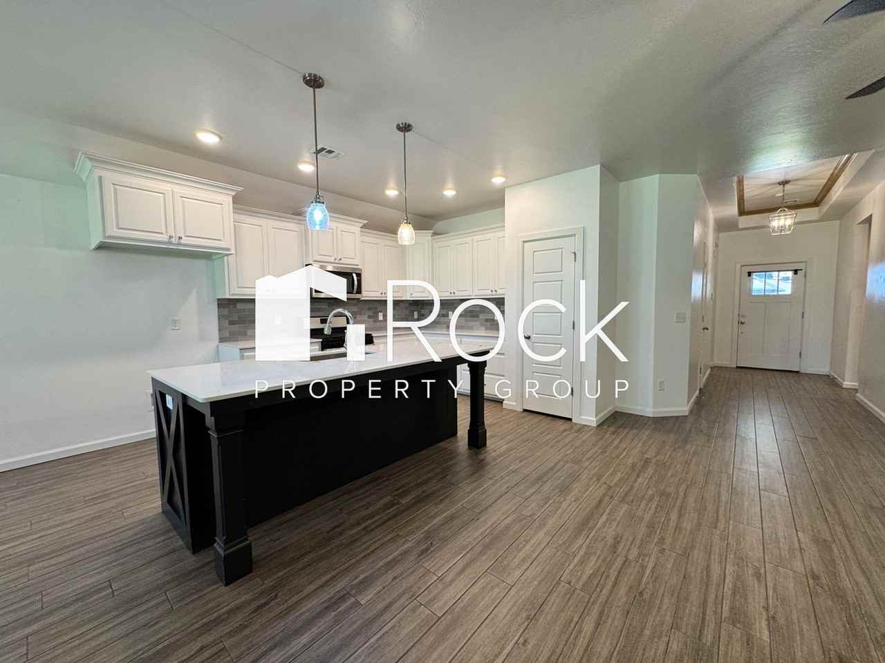 1111 Magnolia Dr - Photo 4 of 30