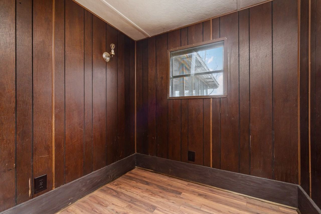 102 N Dawn St - Photo 4 of 9