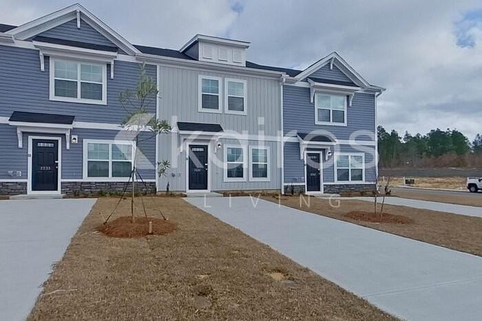 2241 Banyon Cir - Photo 2 of 26