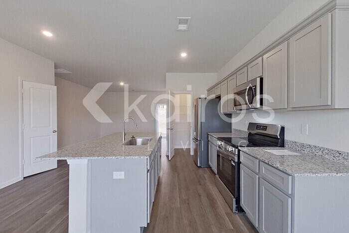 2241 Banyon Cir - Photo 6 of 26