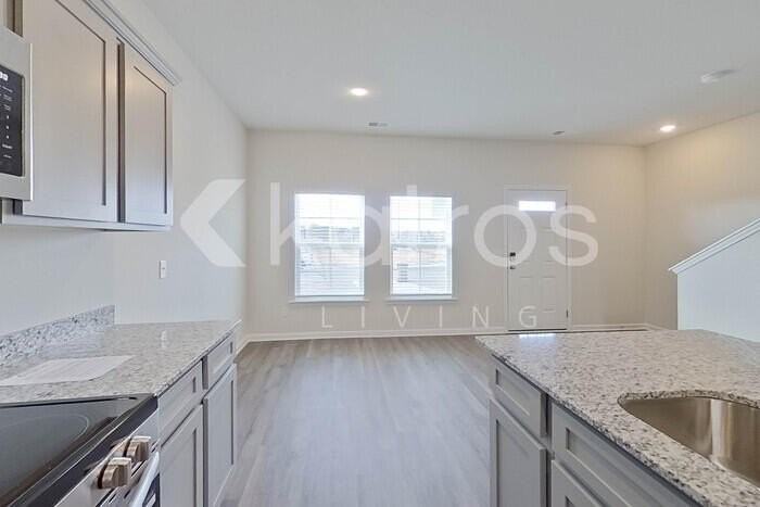 2241 Banyon Cir - Photo 7 of 26