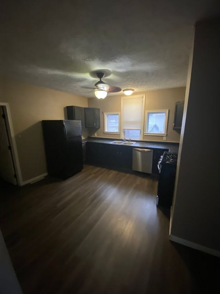 2228 N Concord Ave - Photo 7 of 24