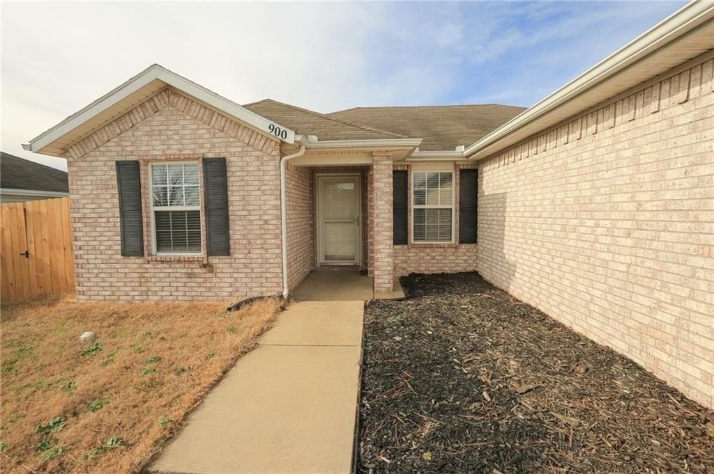 900 Sw River Rock St - Photo 6 of 36