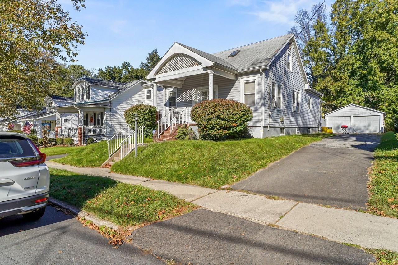 58 Harrop Pl - Photo 3 of 20