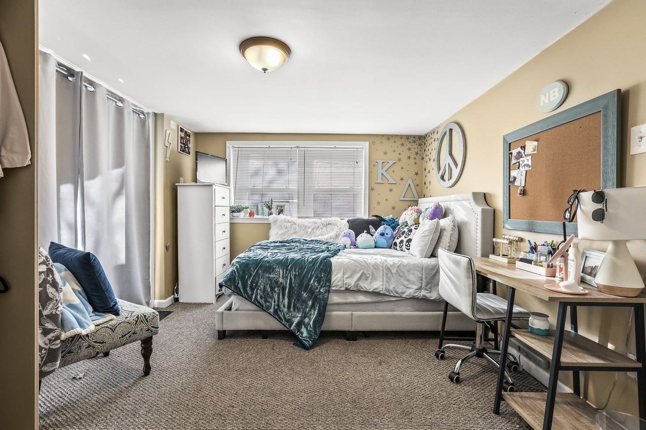 96 Pennsylvania Ave - Photo 7 of 12