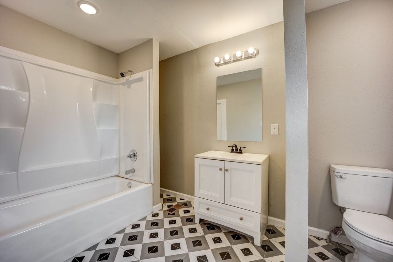 518 Lecta Ave - Photo 3 of 33