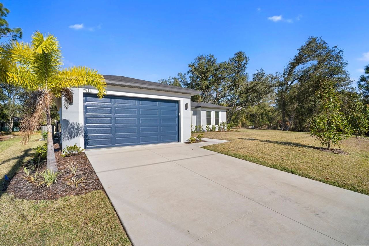 2816 Barry Rd - Photo 3 of 36