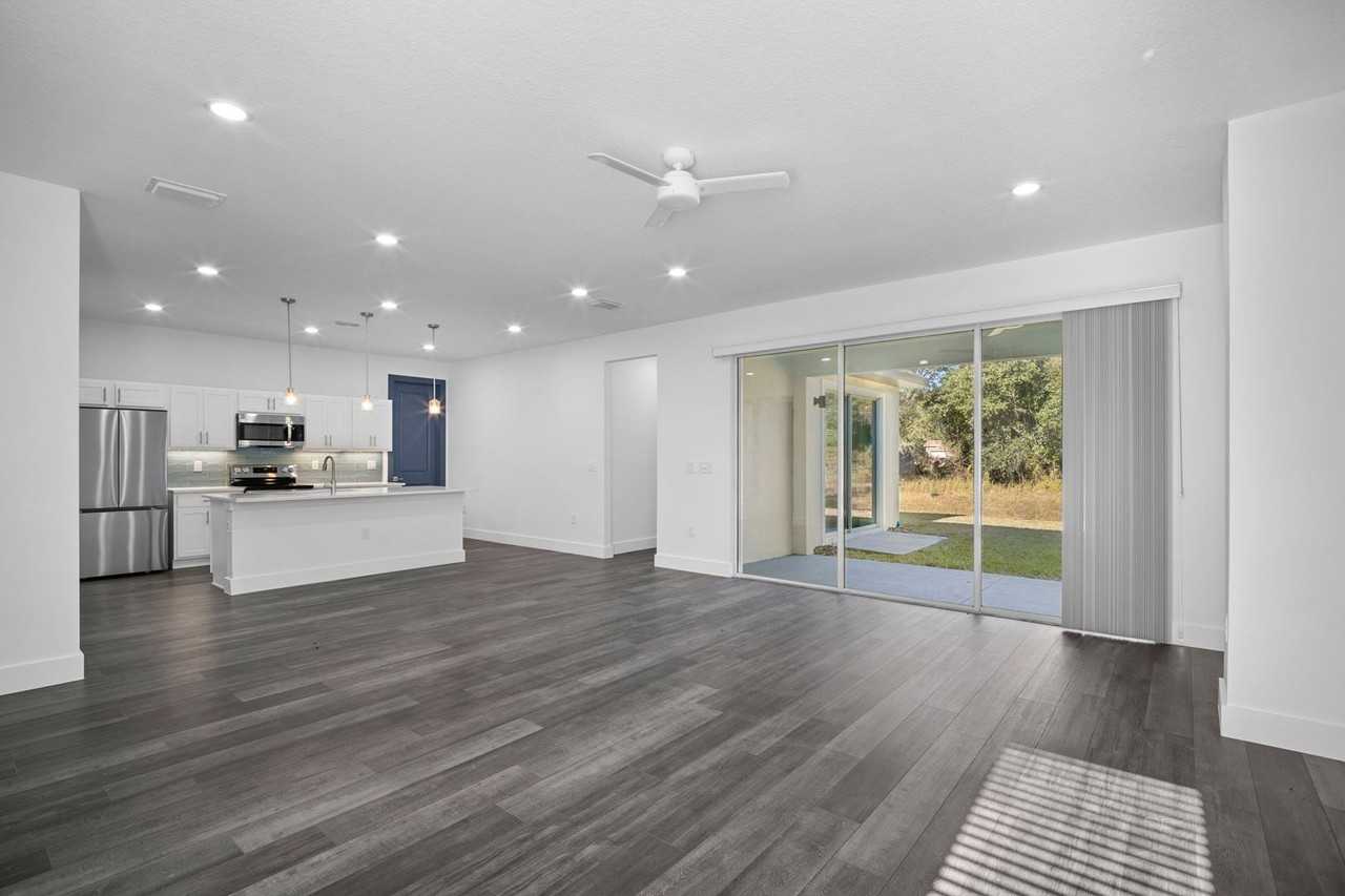 2816 Barry Rd - Photo 4 of 36