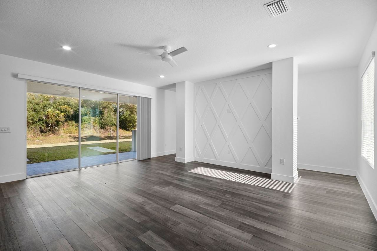 2816 Barry Rd - Photo 6 of 36