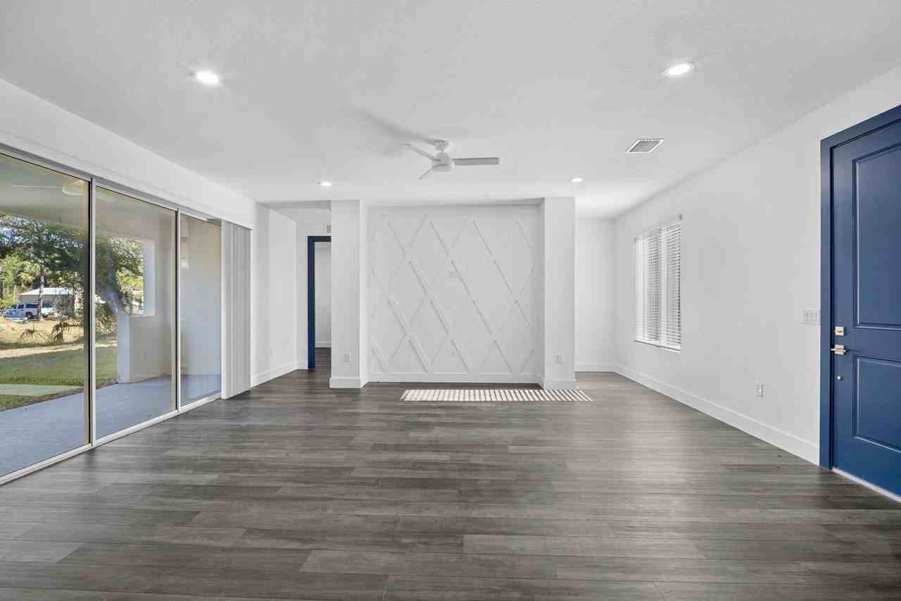 2816 Barry Rd - Photo 7 of 36