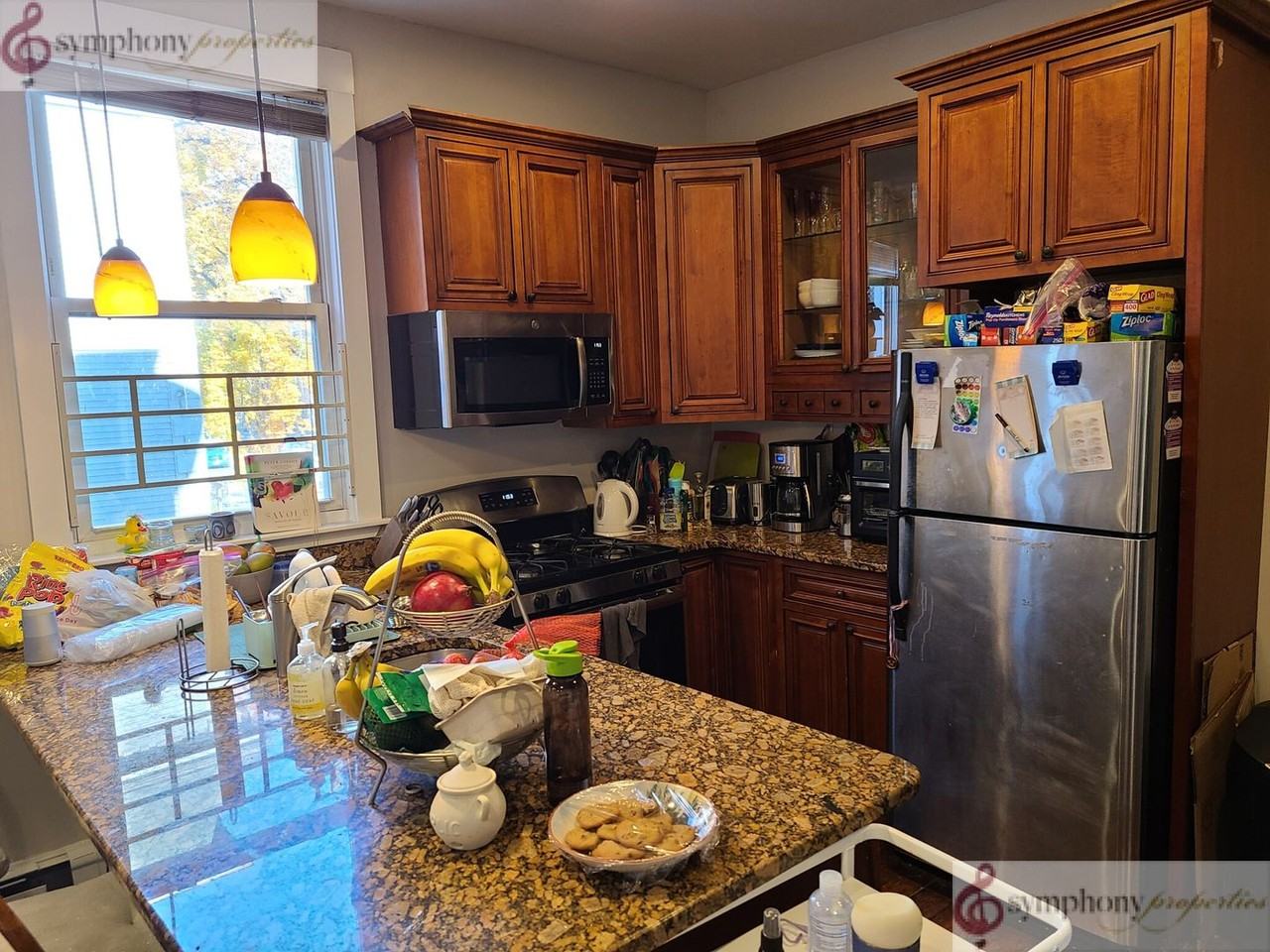 715 Parker St - Photo 4 of 14