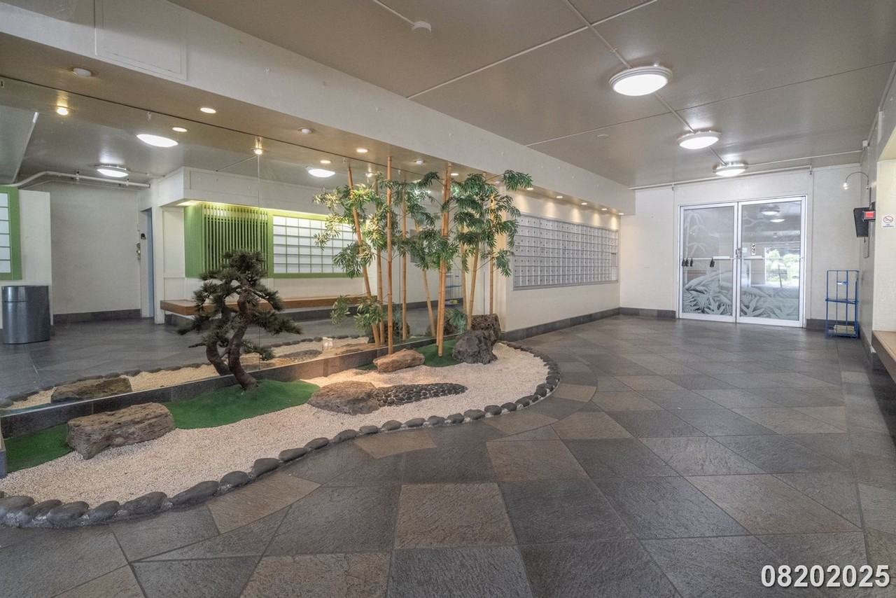 2029 Nuuanu Ave #1708 - Photo 4 of 20