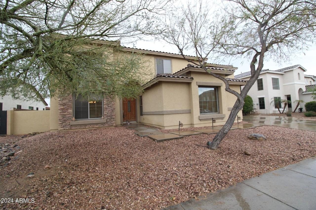 3951 E Ravenswood Dr - Photo 3 of 37