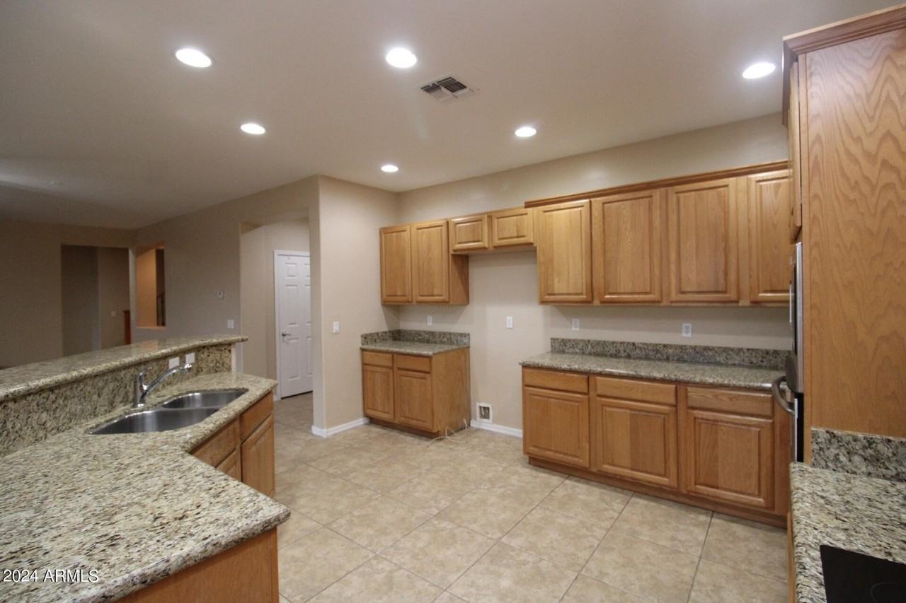 3951 E Ravenswood Dr - Photo 5 of 37