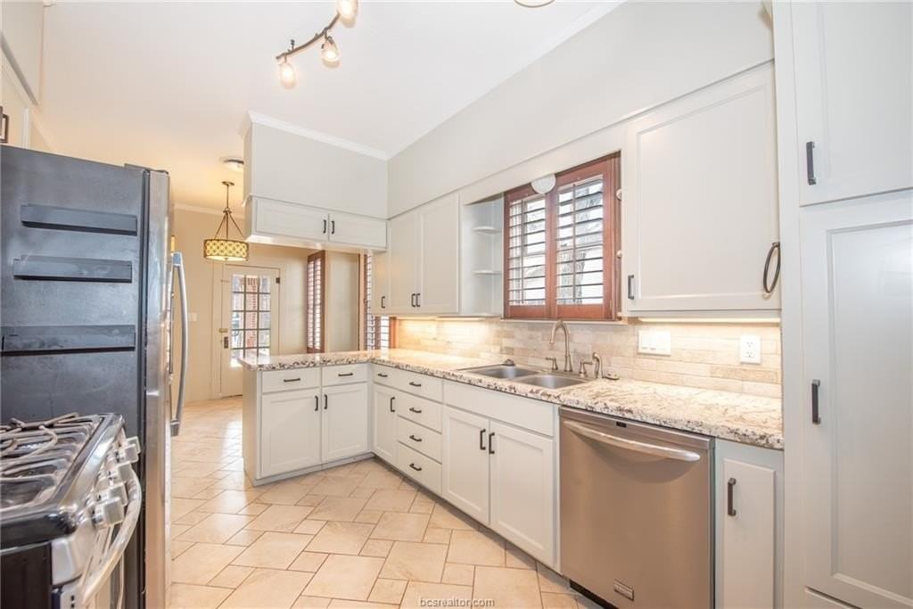 303 S Thomas St - Photo 2 of 14