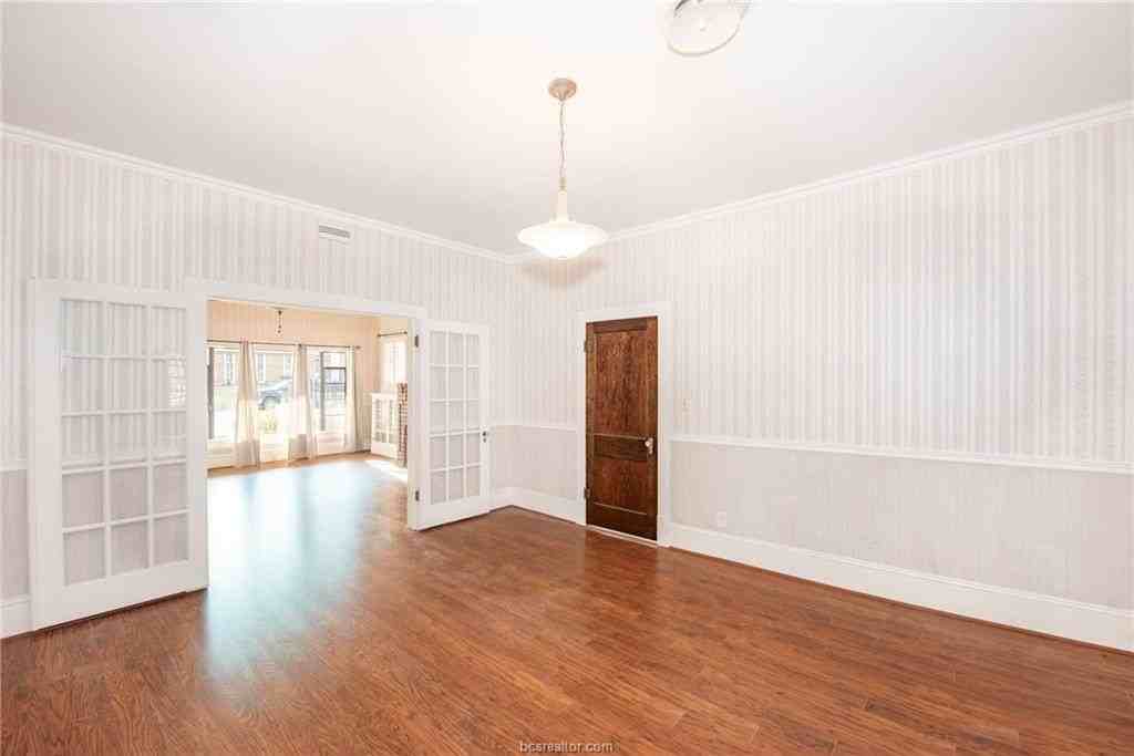 303 S Thomas St - Photo 6 of 14