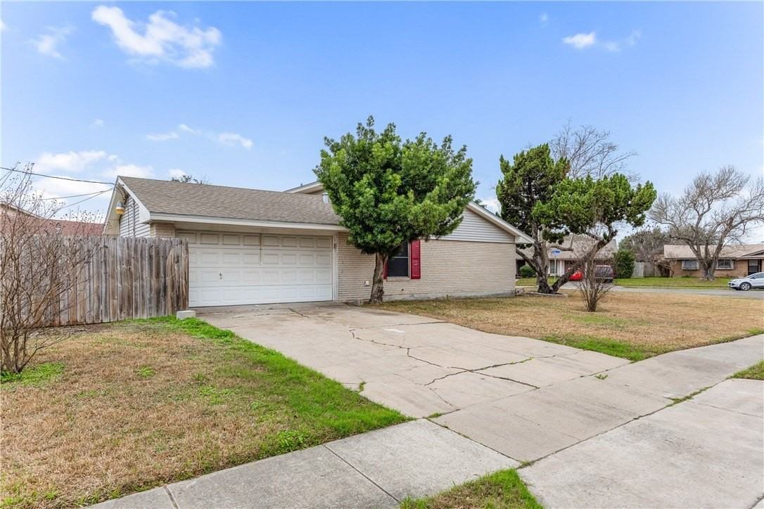 103 Park Pl - Photo 3 of 40