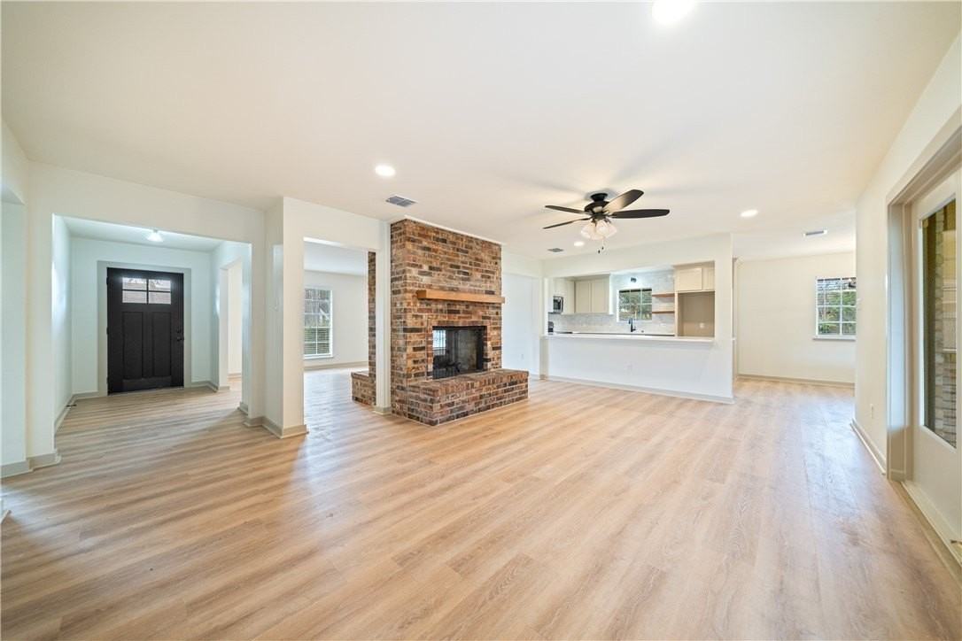 4702 Champions Dr - Photo 5 of 35