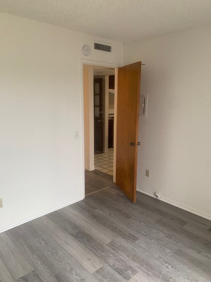 1127 Bel Aire Cir #1 - Photo 7 of 27