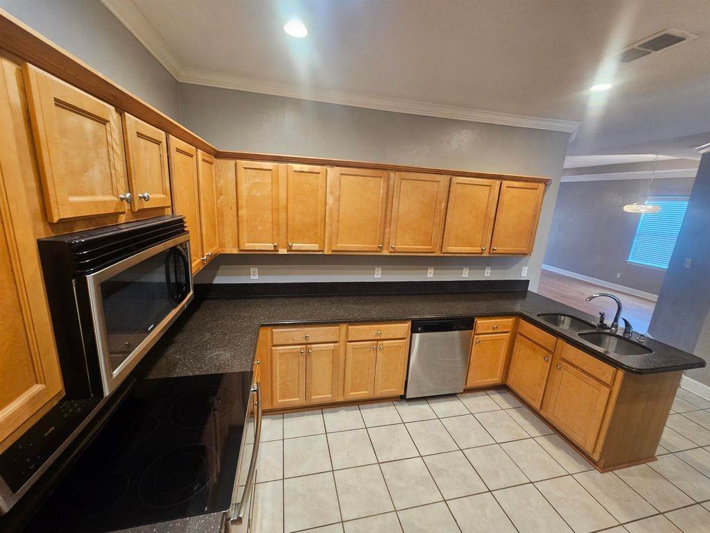 5436 Hampton Hill Cir #1 - Photo 7 of 17