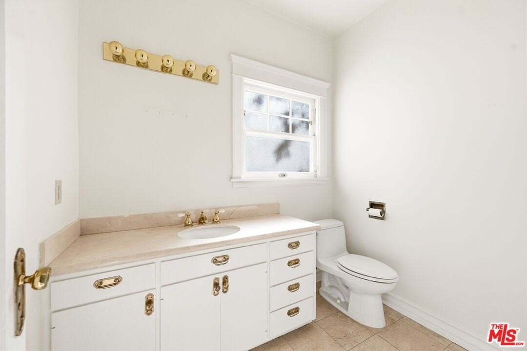 360 23rd St - Photo 7 of 15