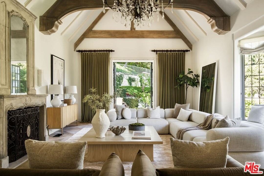 10950 Bellagio Rd - Photo 5 of 50