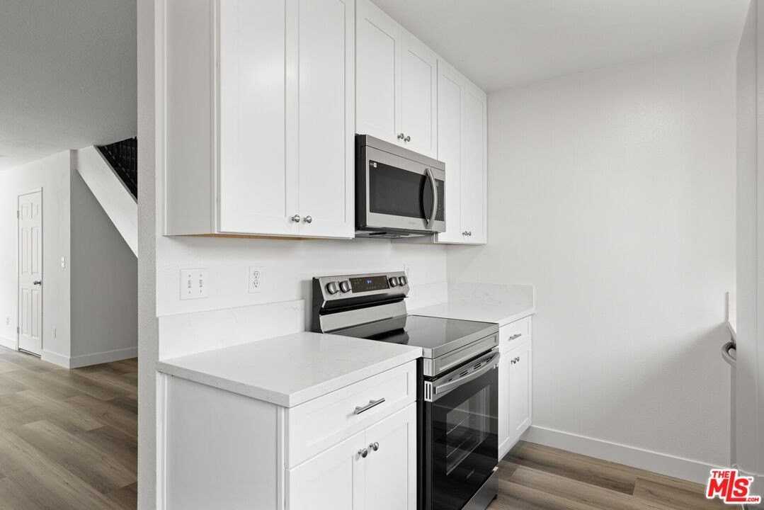 6616 Sylmar Ave Apt 2 #2 - Photo 6 of 17