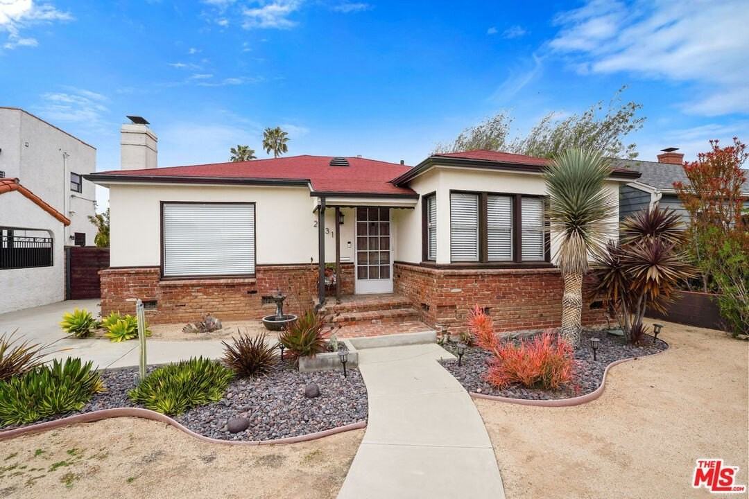 2431 Pier Ave - Photo 3 of 42