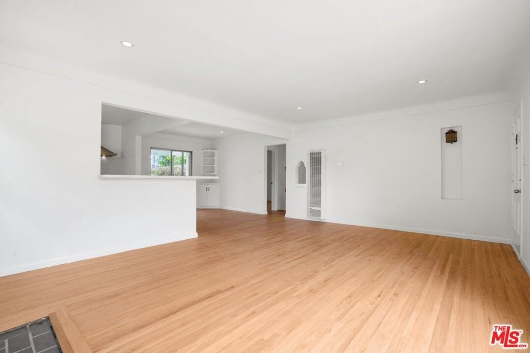 2431 Pier Ave - Photo 7 of 42