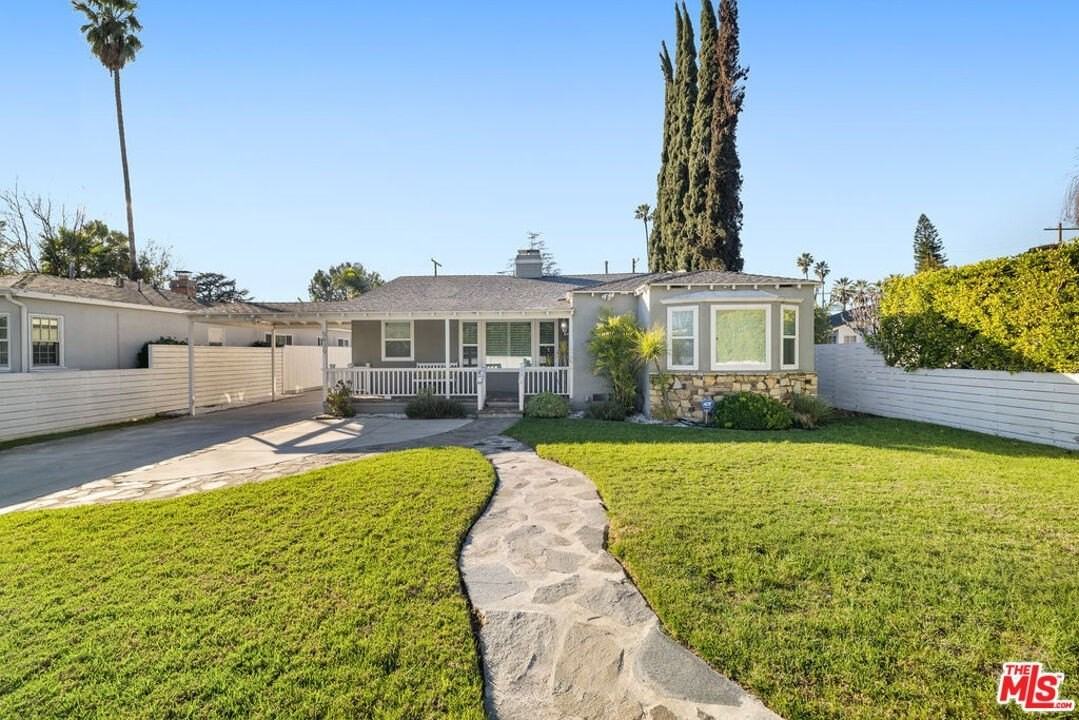 5439 Carpenter Ave - Photo 2 of 36