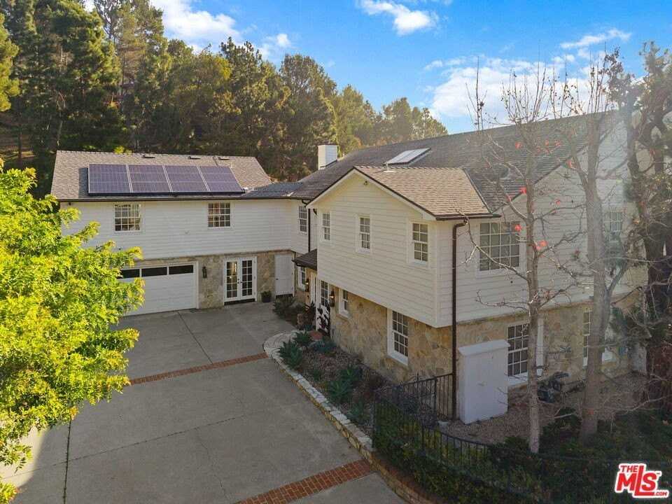 16490 El Hito Pl - Photo 3 of 40