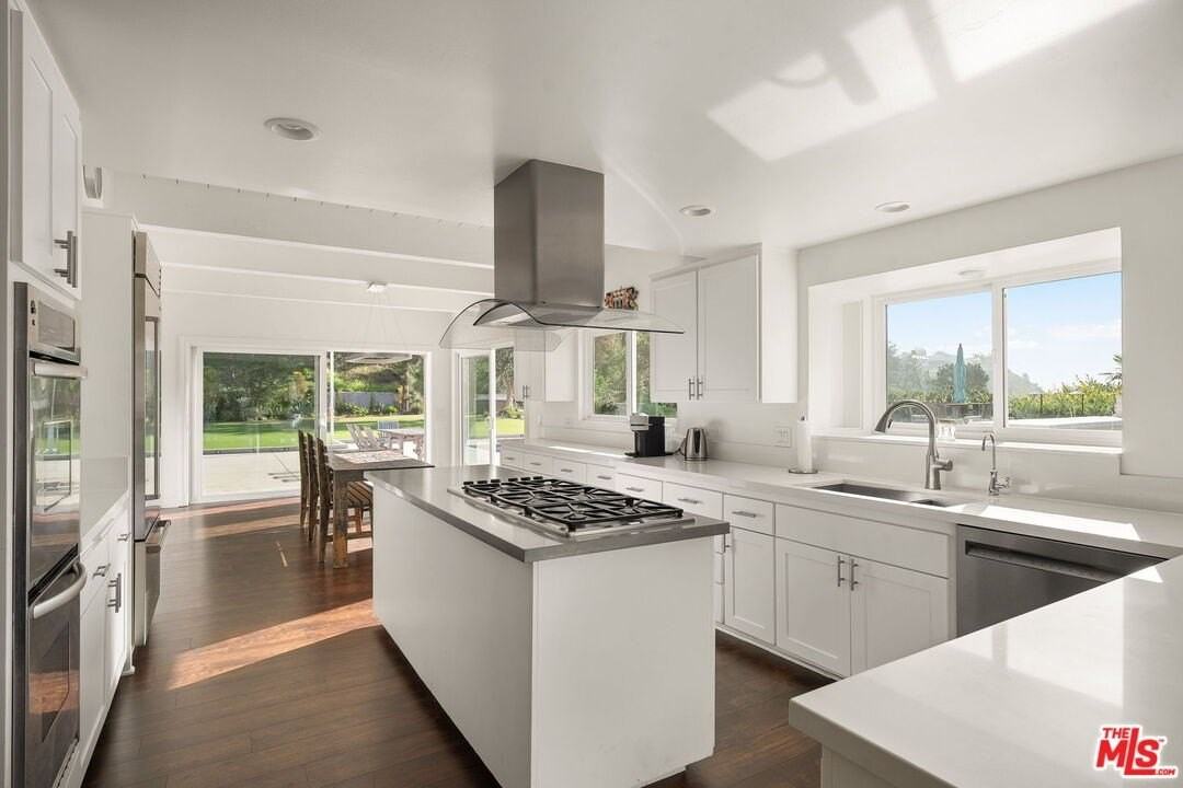 16490 El Hito Pl - Photo 7 of 40