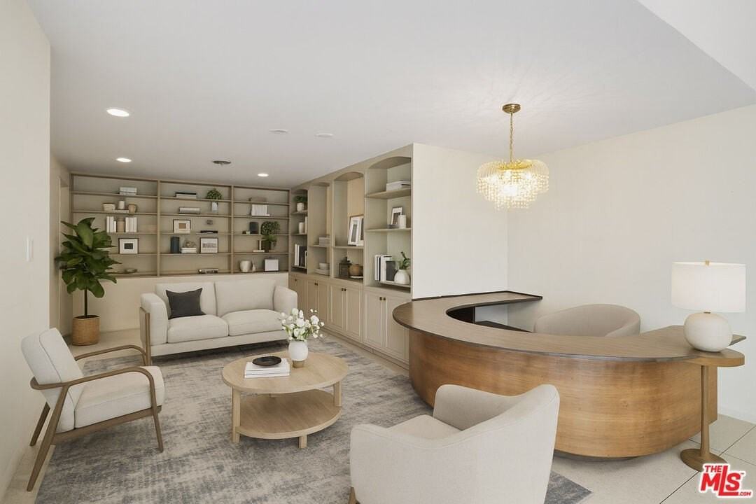 713 N Elm Dr - Photo 5 of 15