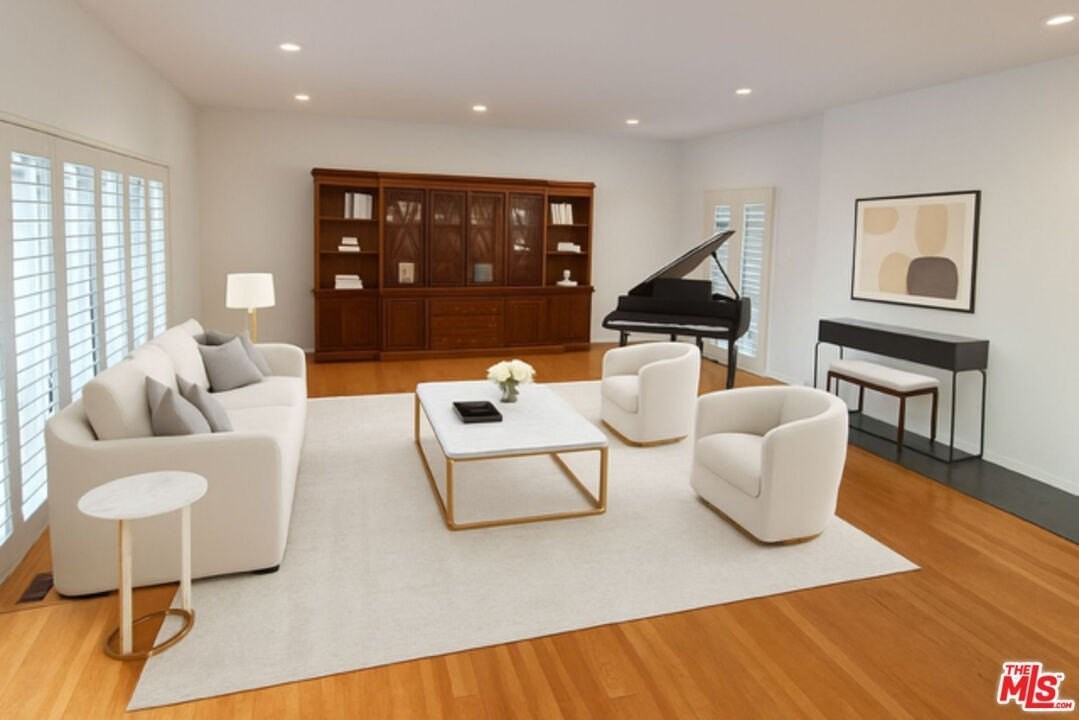 713 N Elm Dr - Photo 6 of 15