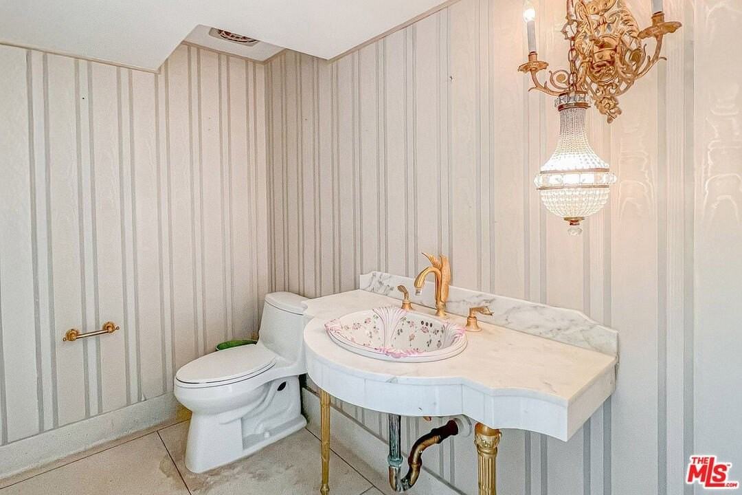 713 N Elm Dr - Photo 7 of 15