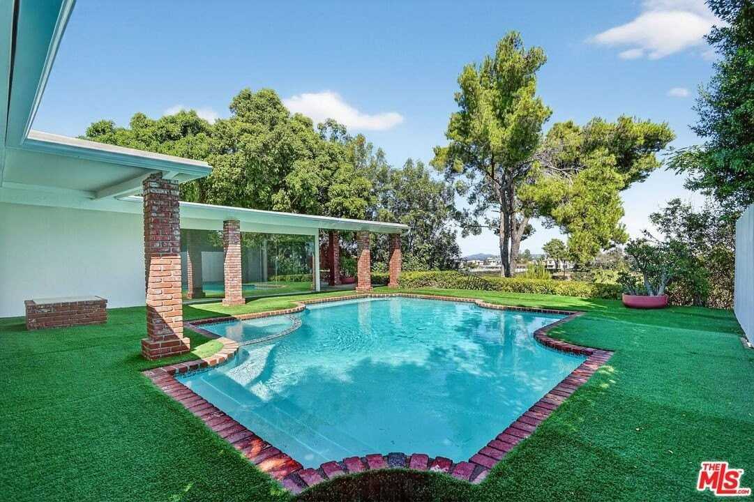 2042 Linda Flora Dr - Photo 3 of 18