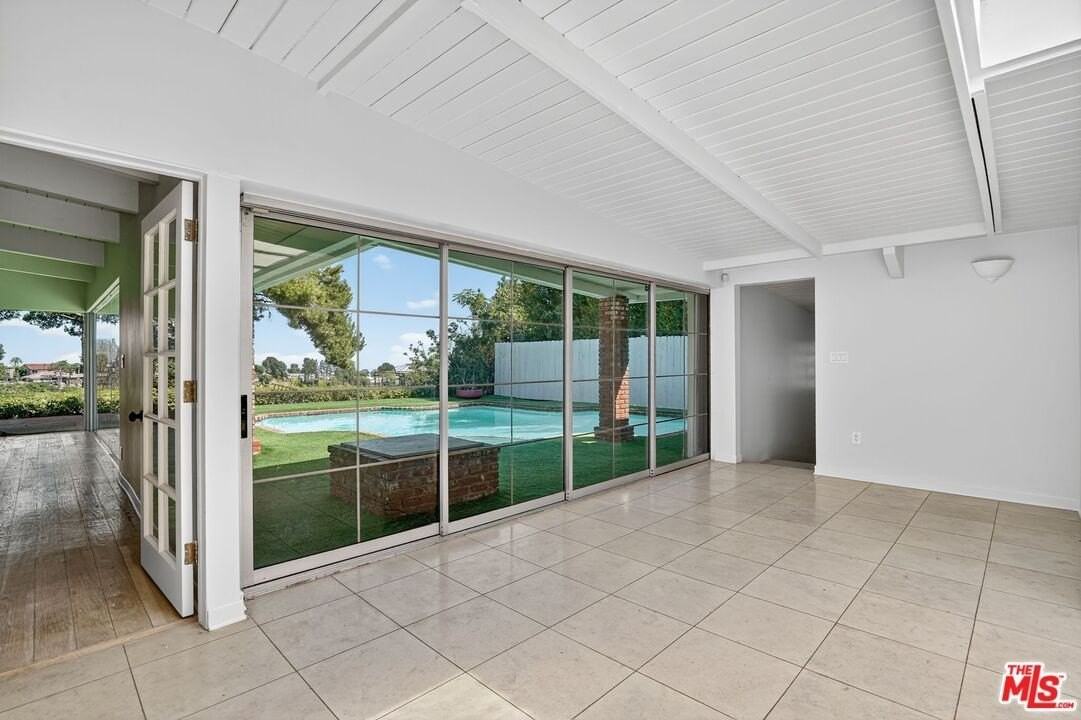 2042 Linda Flora Dr - Photo 4 of 18