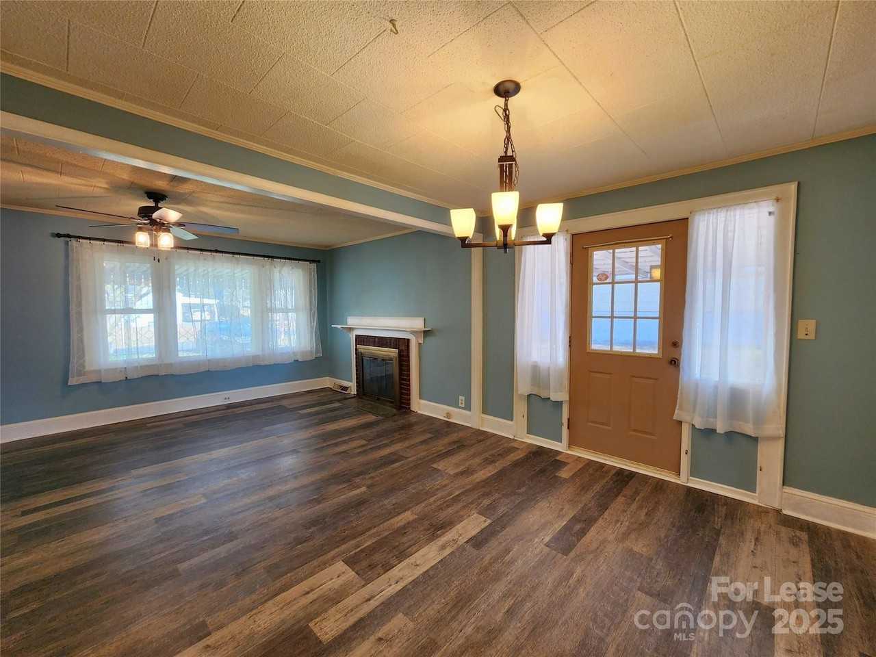 843 Pebble Ave Sw - Photo 4 of 20