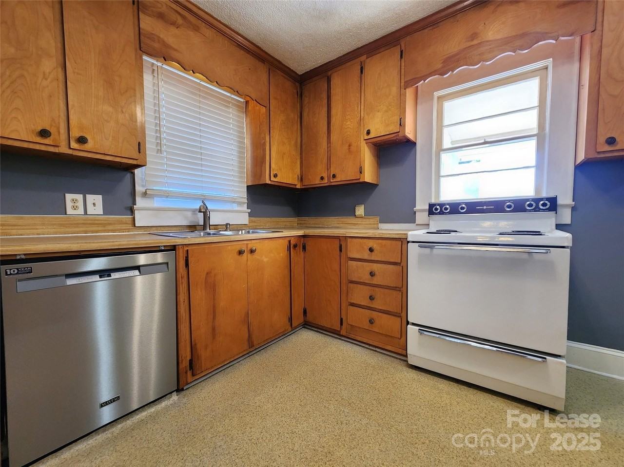 843 Pebble Ave Sw - Photo 5 of 20