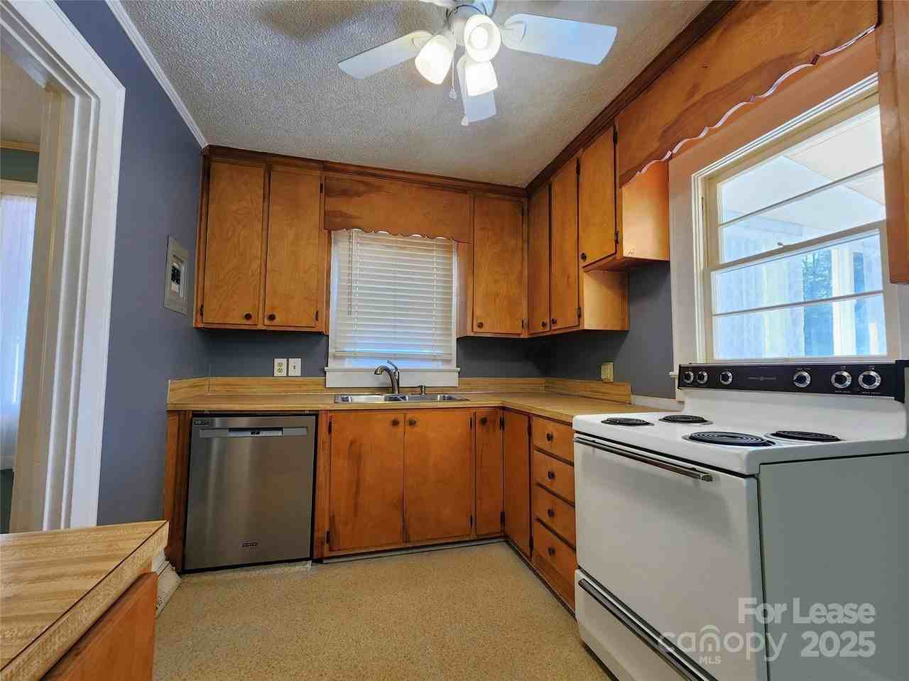 843 Pebble Ave Sw - Photo 6 of 20