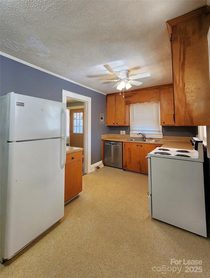 843 Pebble Ave Sw - Photo 7 of 20