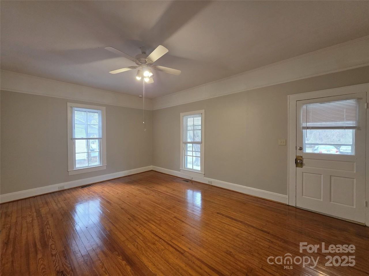 421 Cannon St - Photo 3 of 15