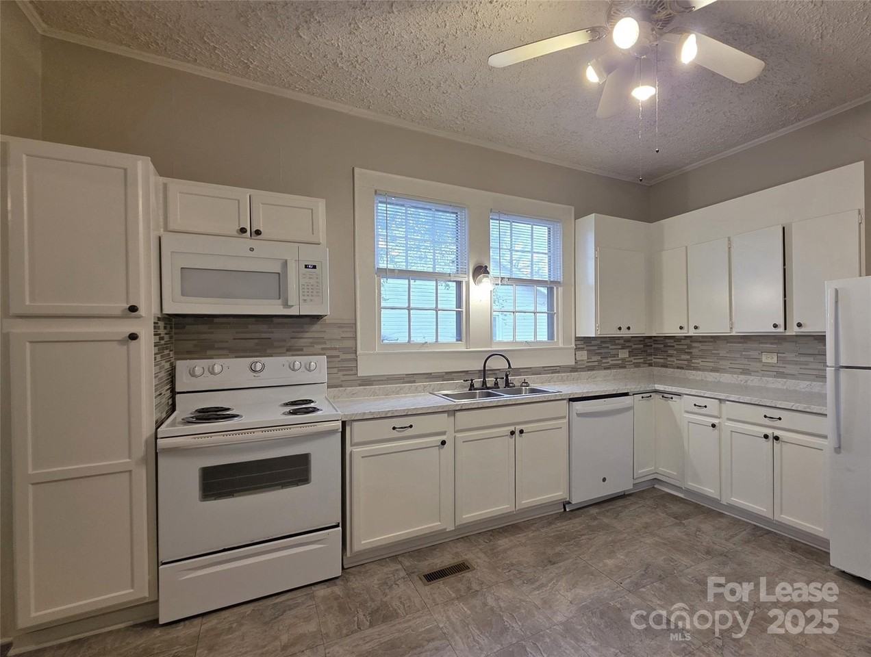 421 Cannon St - Photo 5 of 15